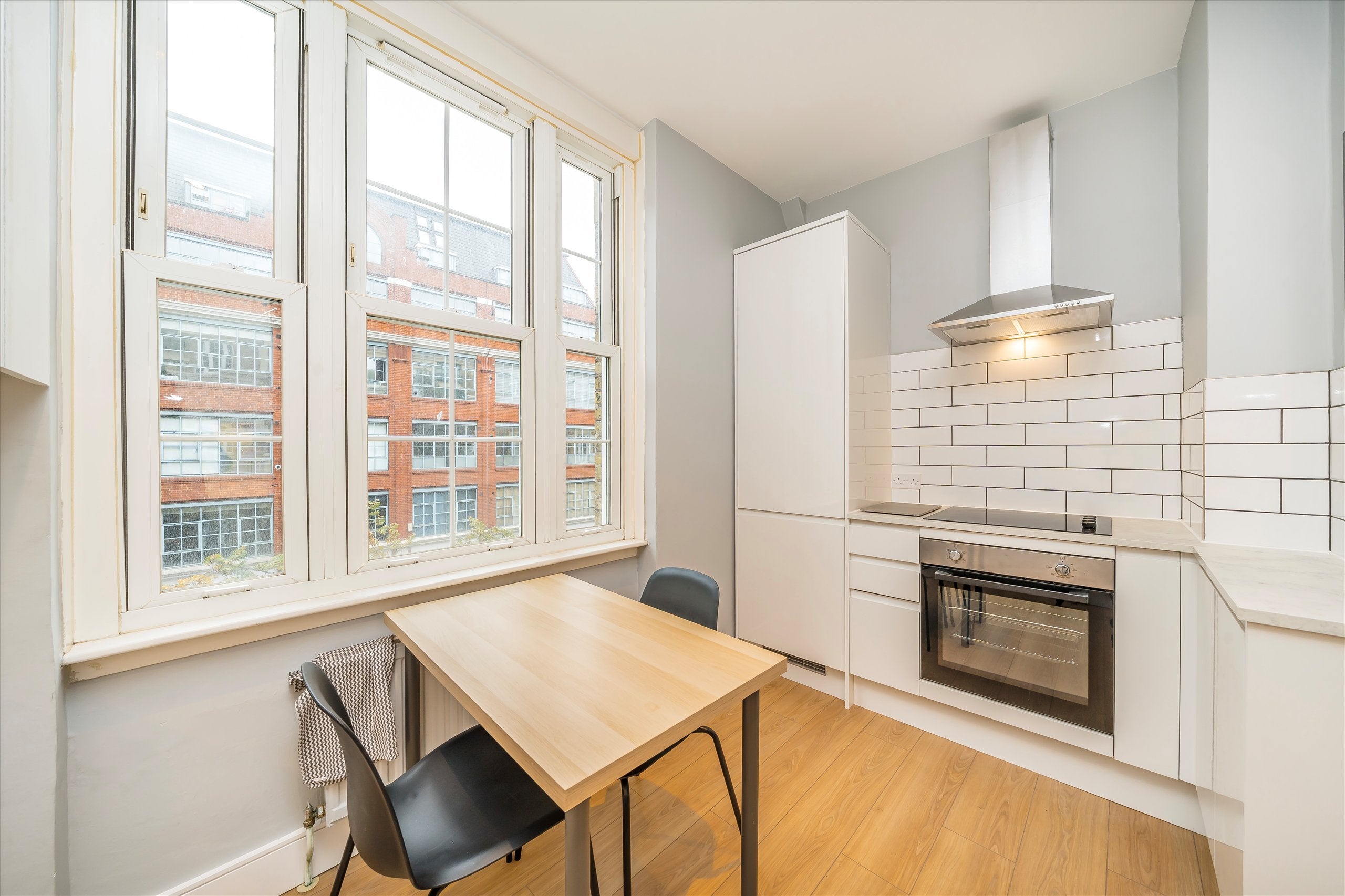 Flat Tooley Street in Greater London