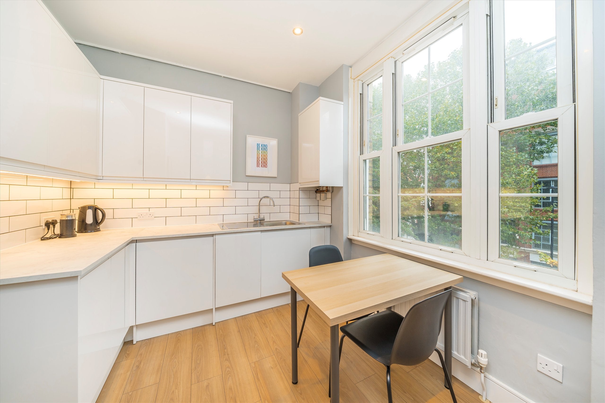 Flat Tooley Street in Greater London