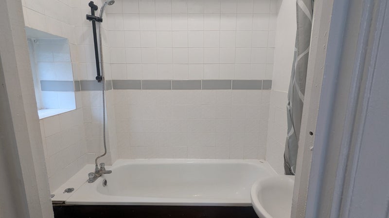 Room Blegborough Road in Greater London