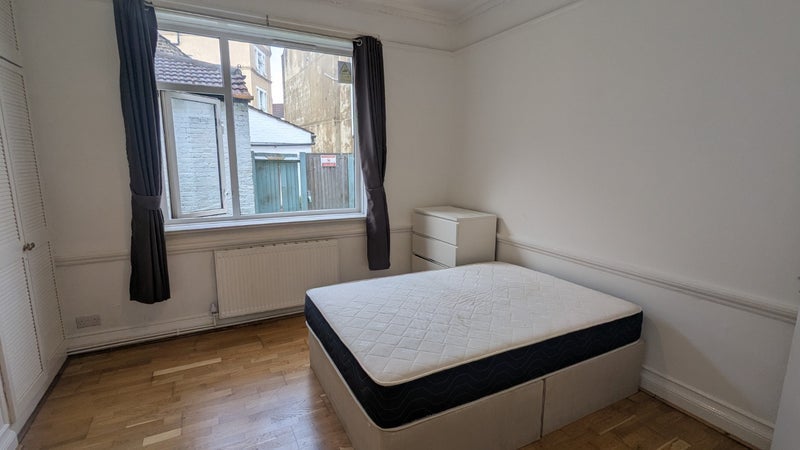 Room Blegborough Road in Greater London