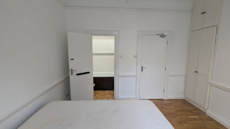 Room Blegborough Road in Greater London