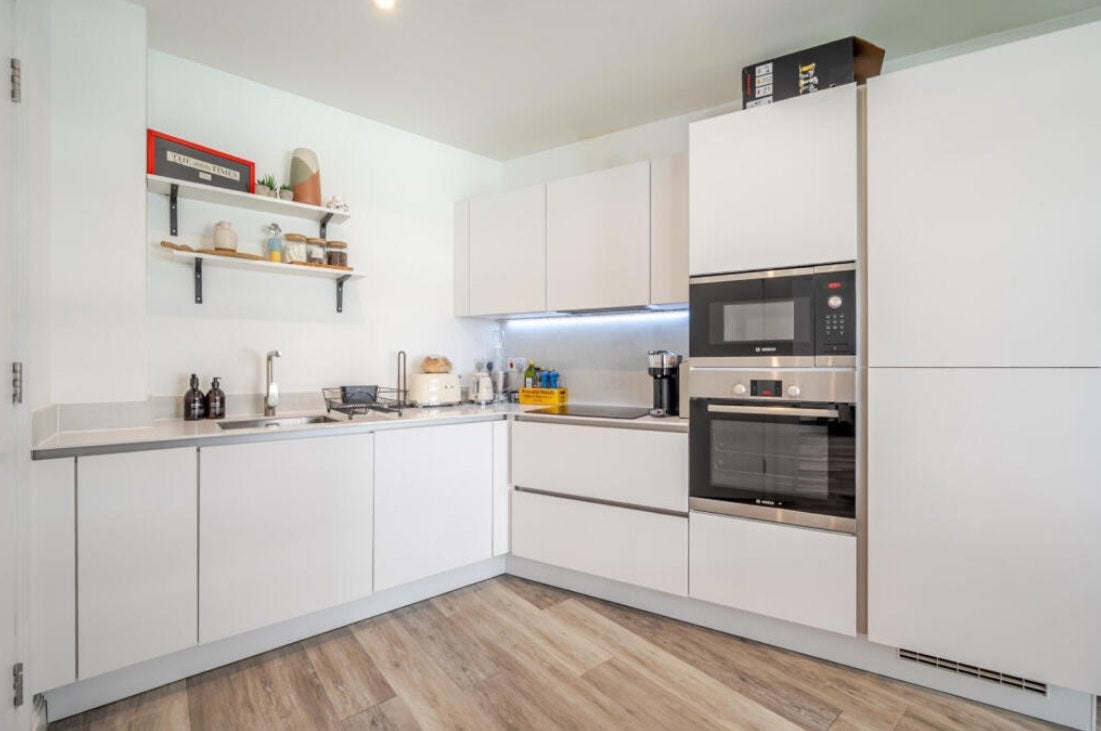 Flat Scena Way in London