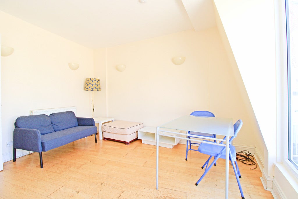 Flat Bath Place in Greater London