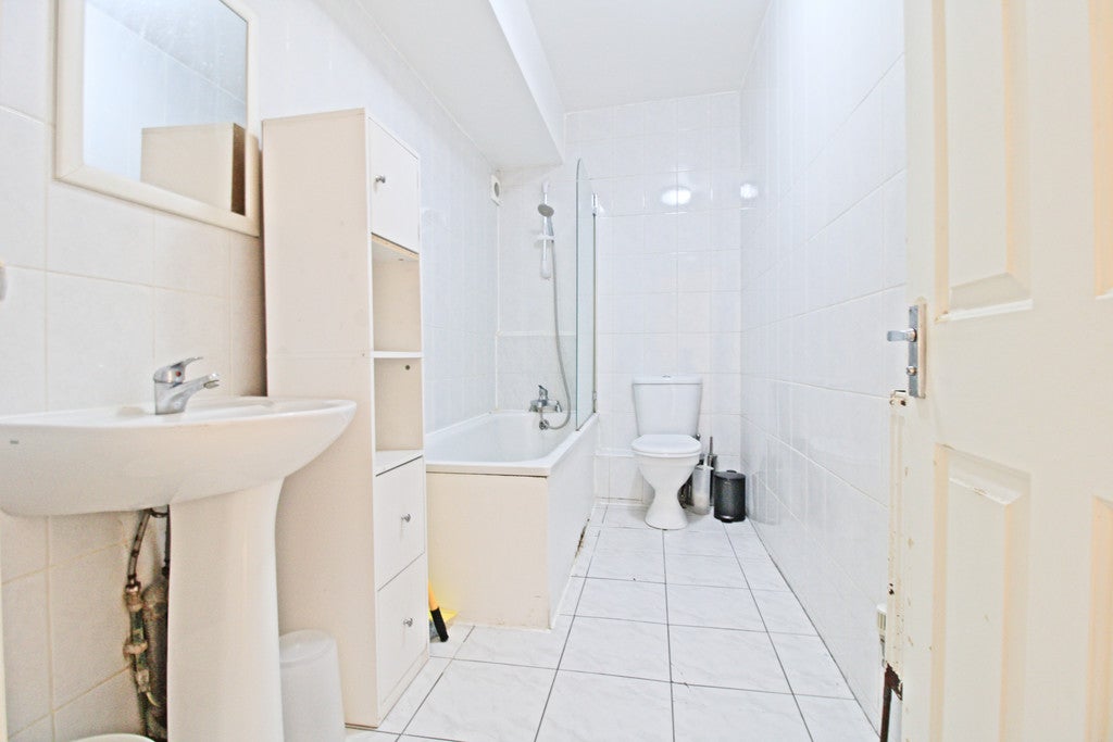 Flat Bath Place in Greater London