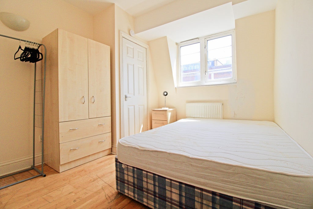 Flat Bath Place in Greater London