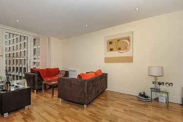 Flat Lavington Street in Greater London