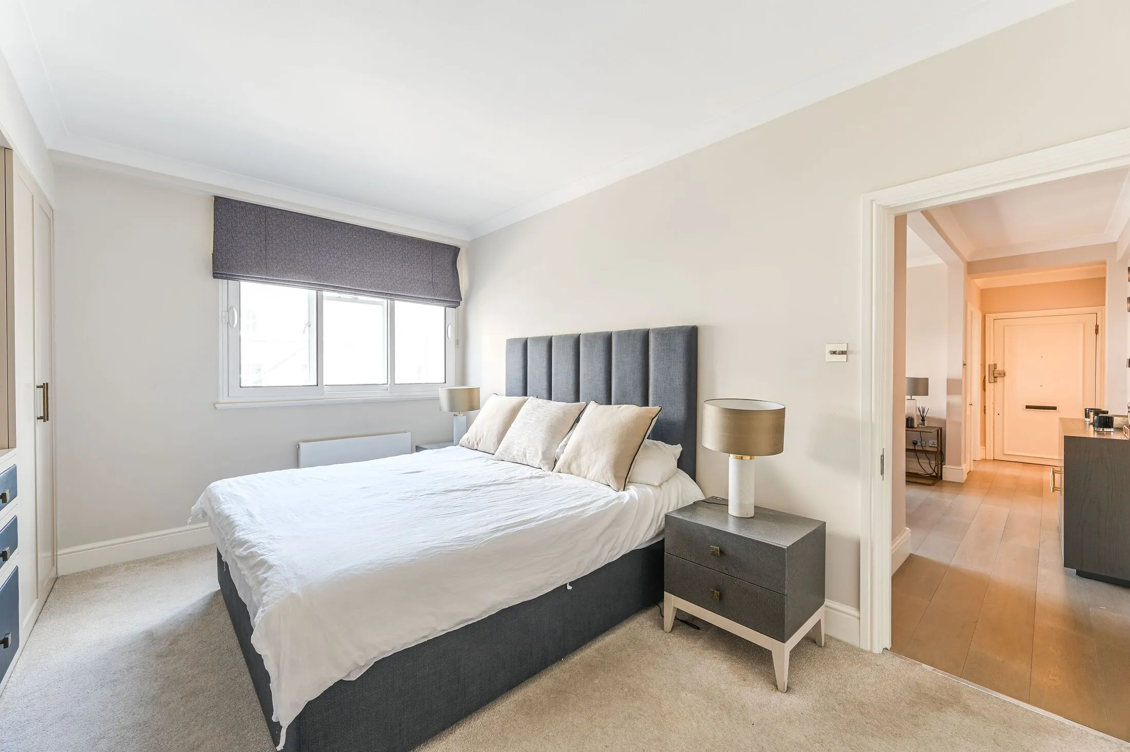 Flat Sloane Court East in Greater London