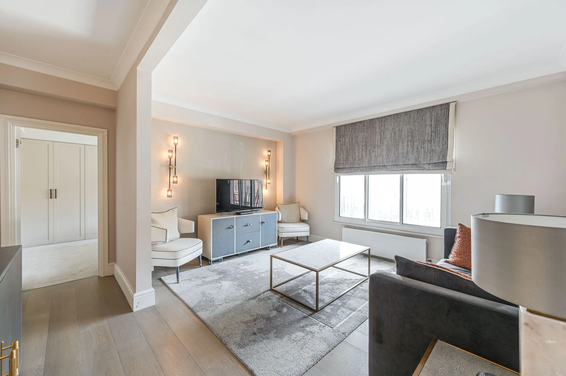 Flat Sloane Court East in Greater London