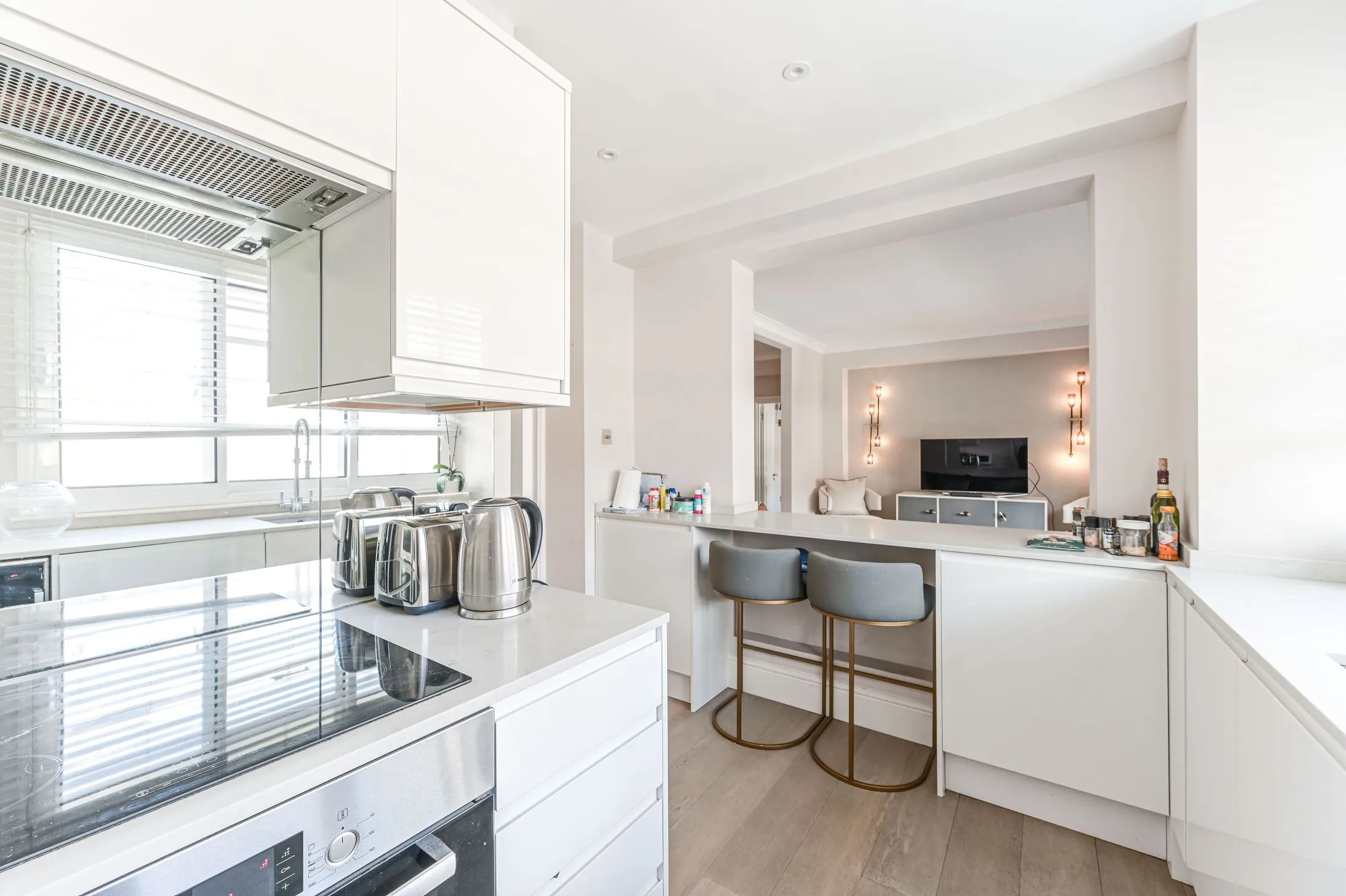 Flat Sloane Court East in Greater London