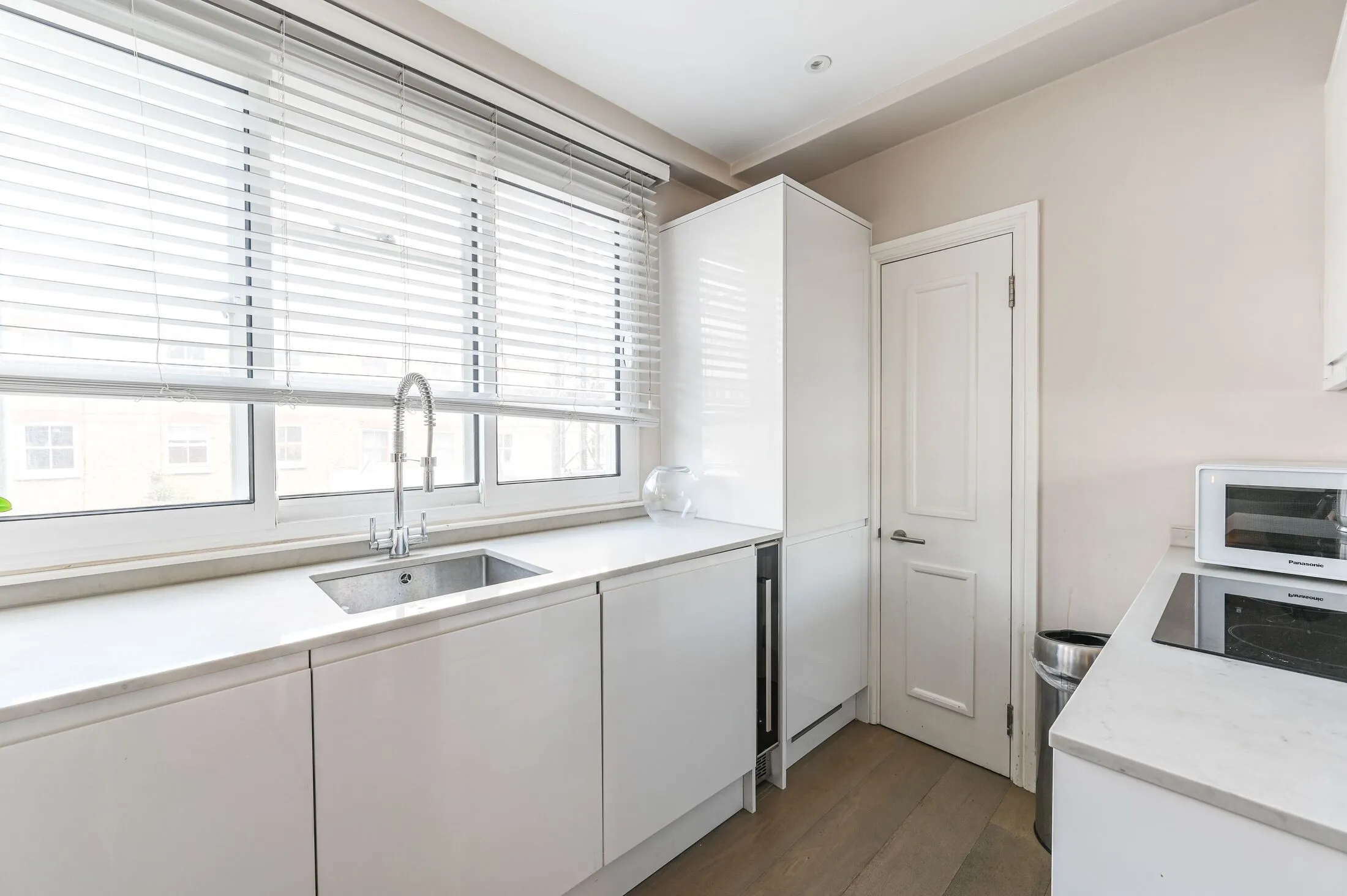 Flat Sloane Court East in Greater London