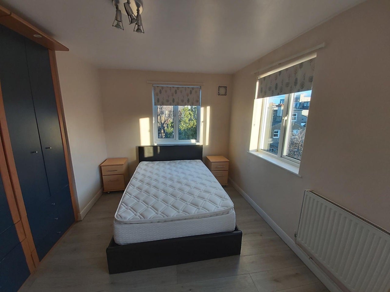 Flat Montague Road in Greater London