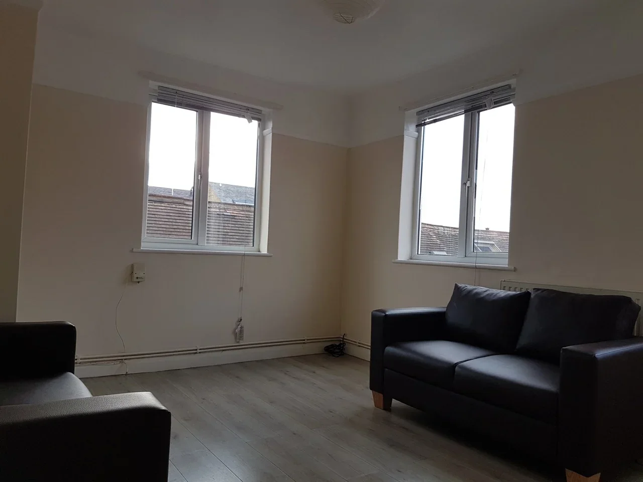 Flat Montague Road in Greater London