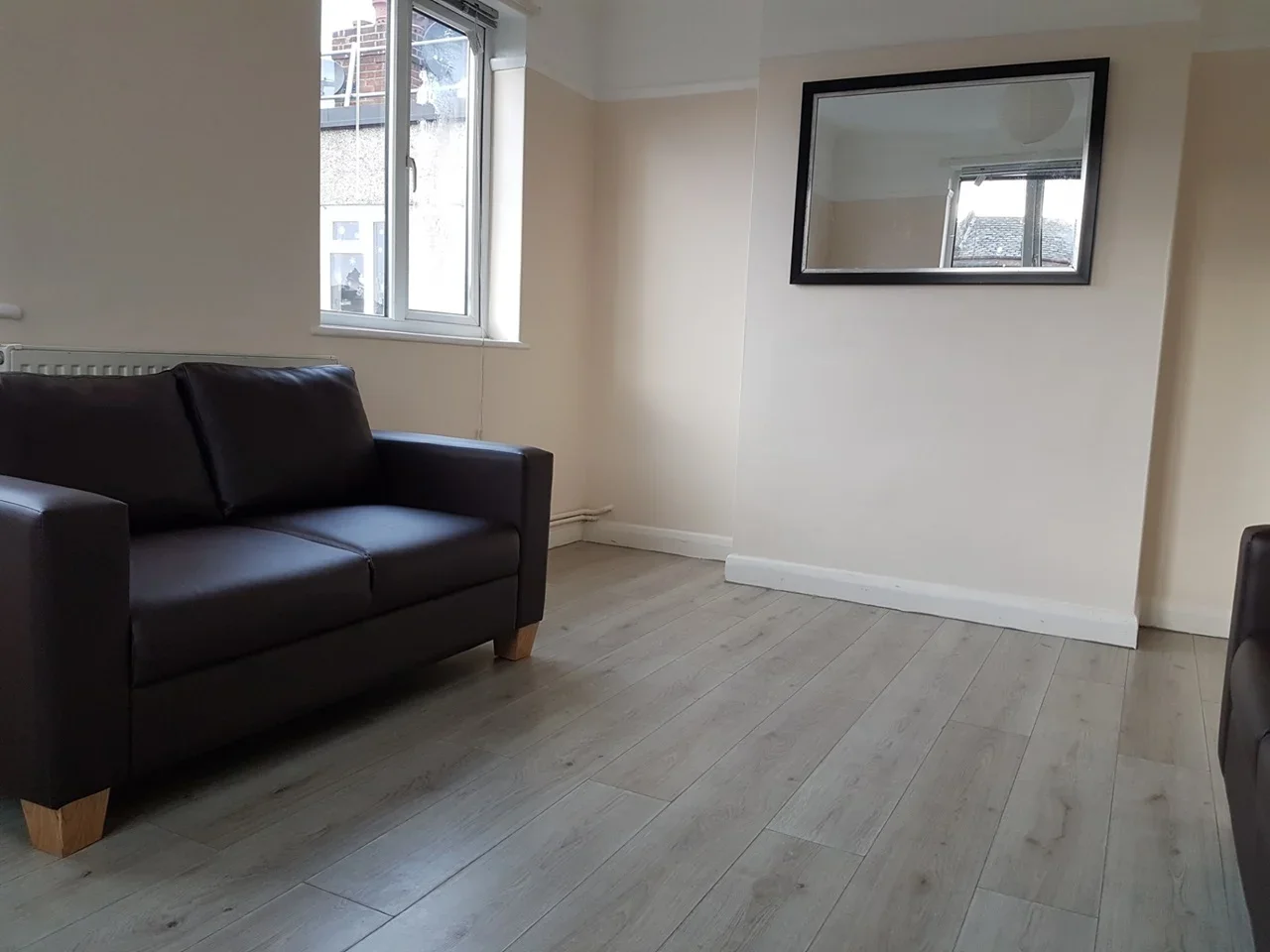 Flat Montague Road in Greater London