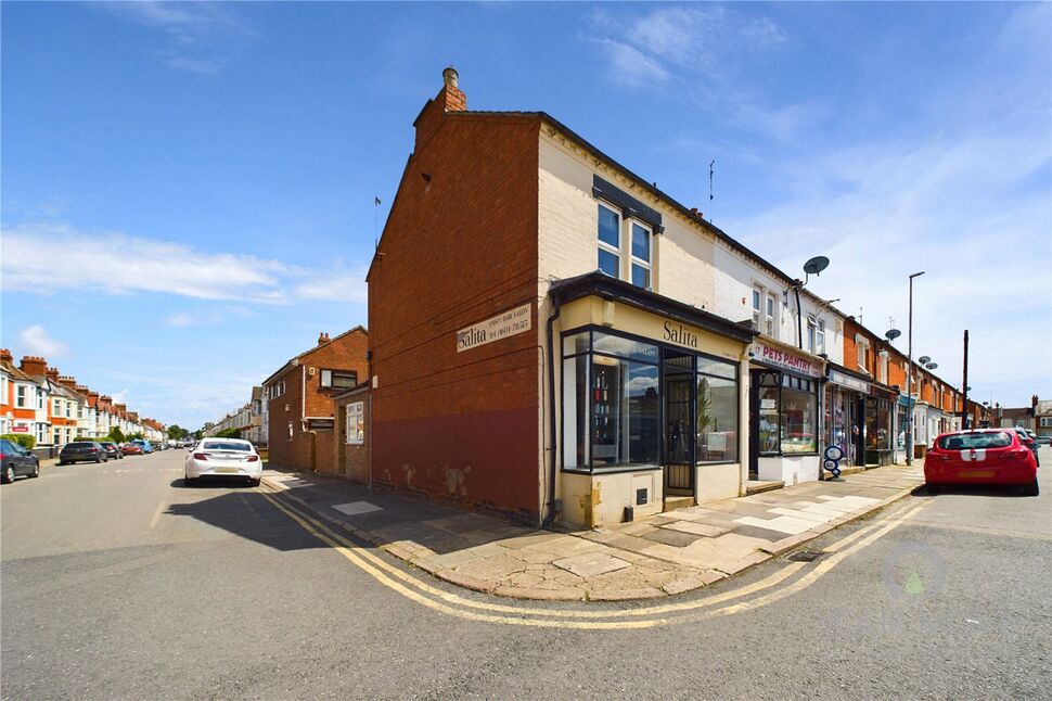 Flat Birchfield Road in Northampton