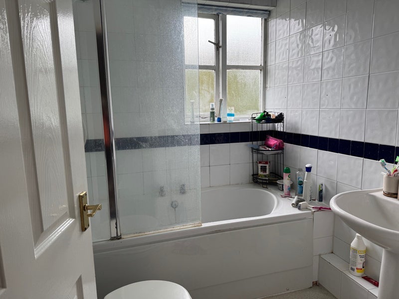 Room Cannons Court in Uttlesford
