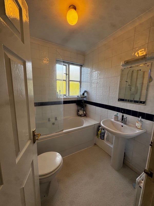 Room Cannons Court in Uttlesford