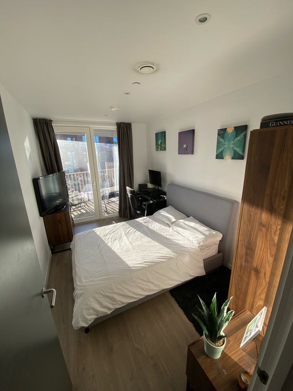 Room Parkes Street in Greater London