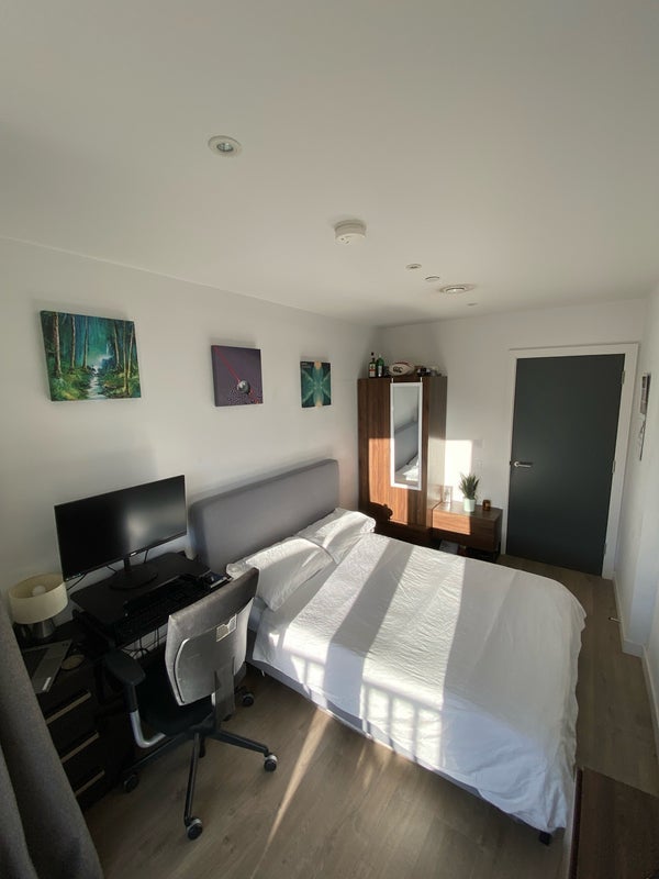 Room Parkes Street in Greater London