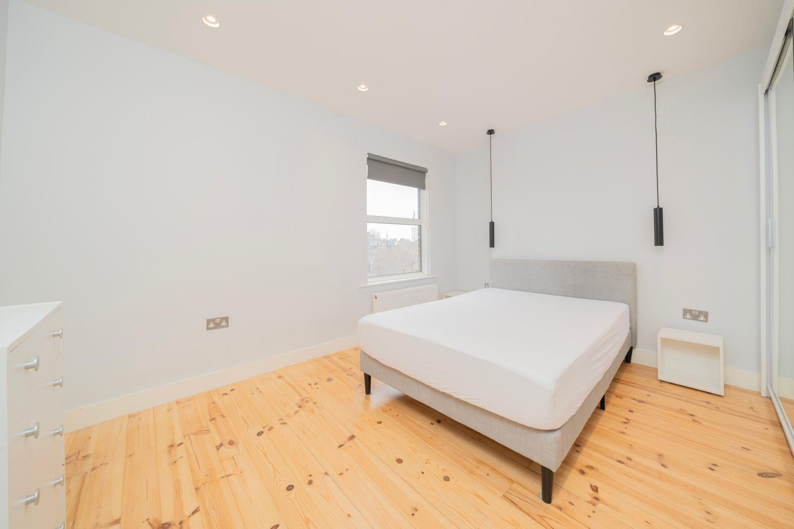 Flat Kingsgate Road in Greater London