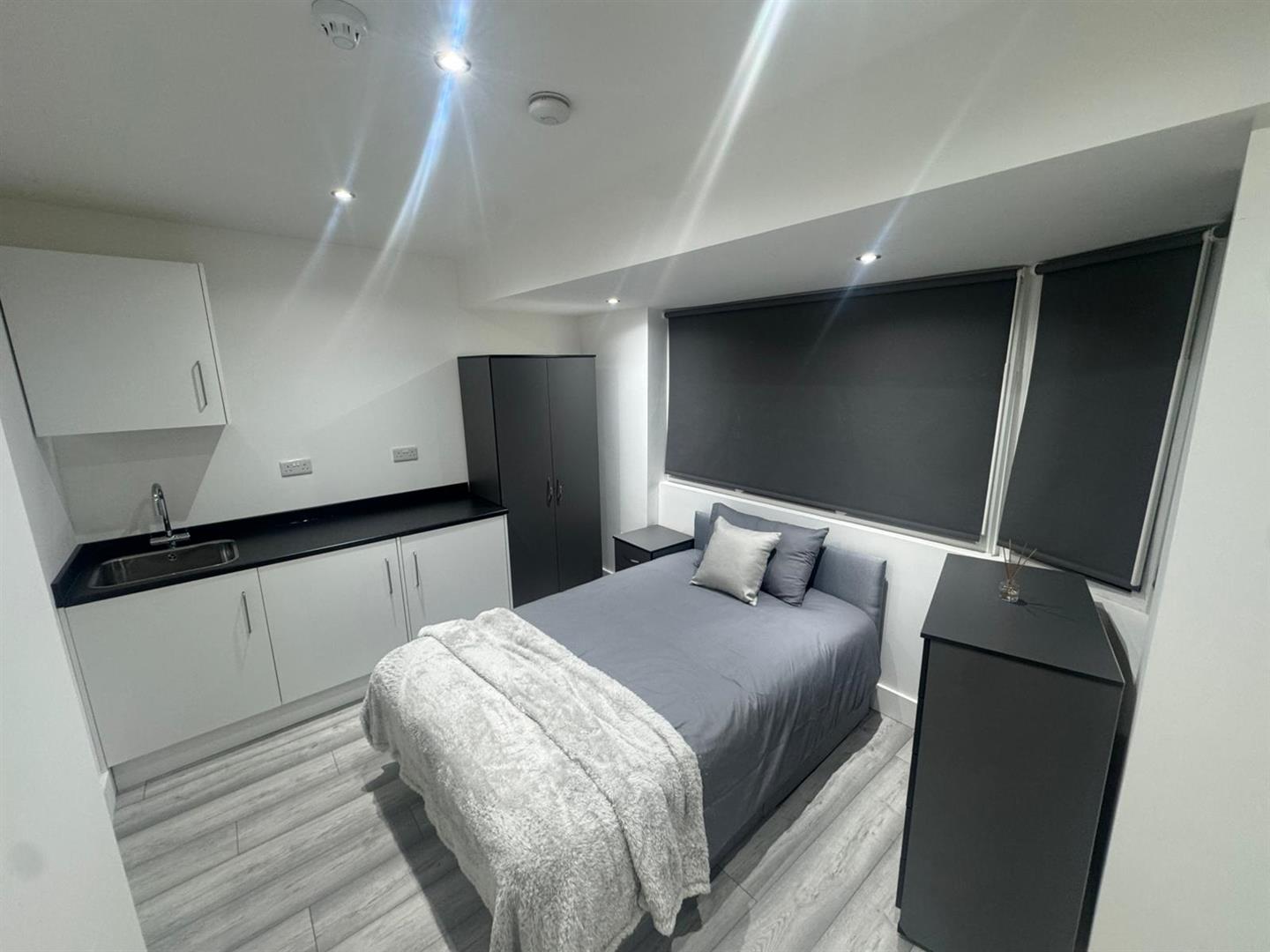Room The Avenue in Greater London