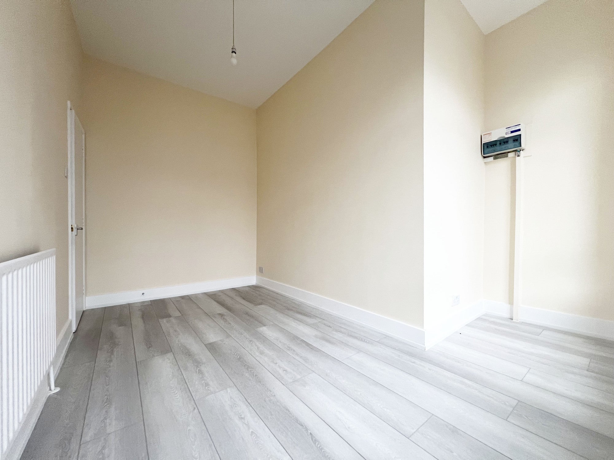Flat Springbank Road in Greater London