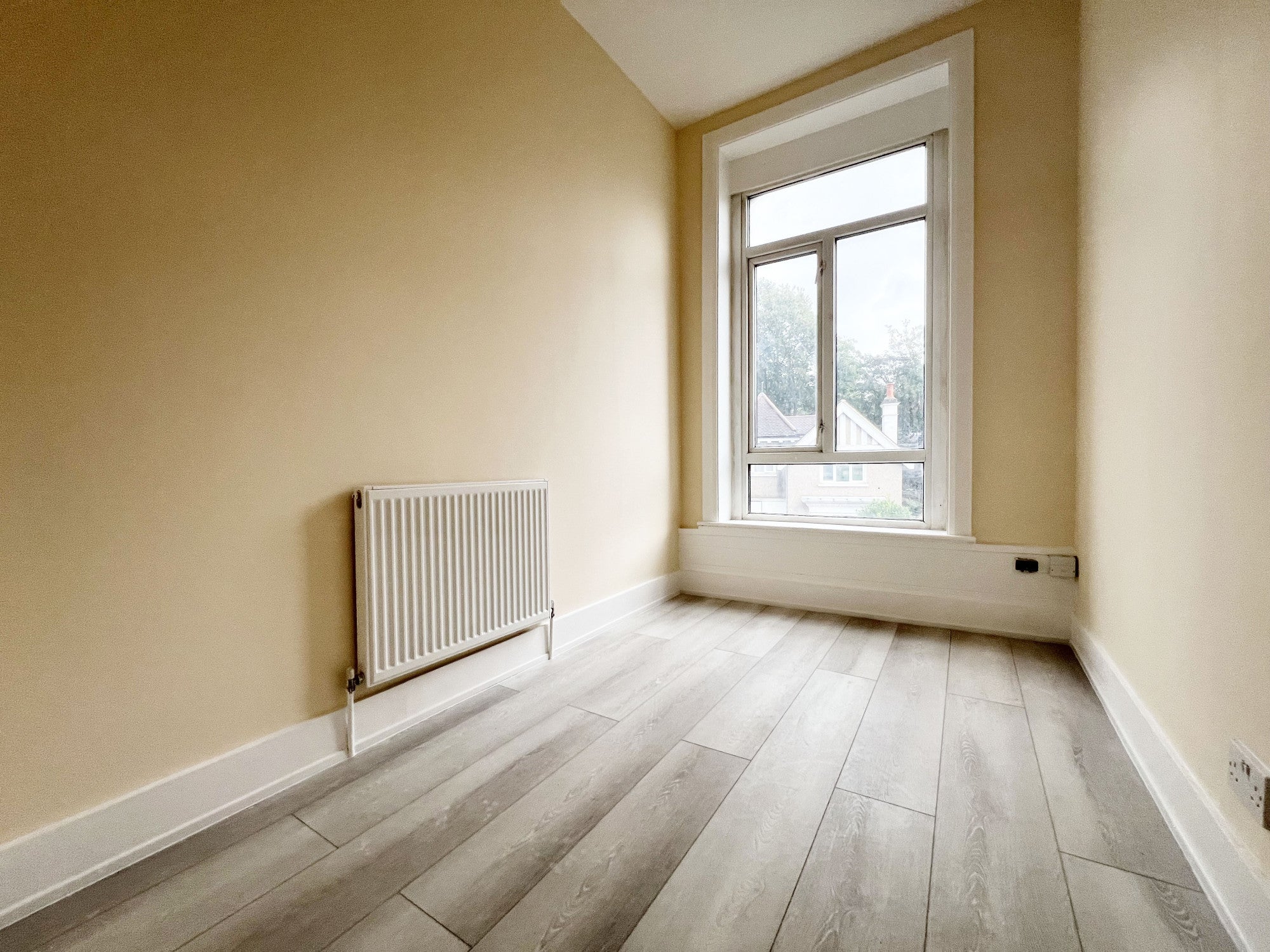 Flat Springbank Road in Greater London