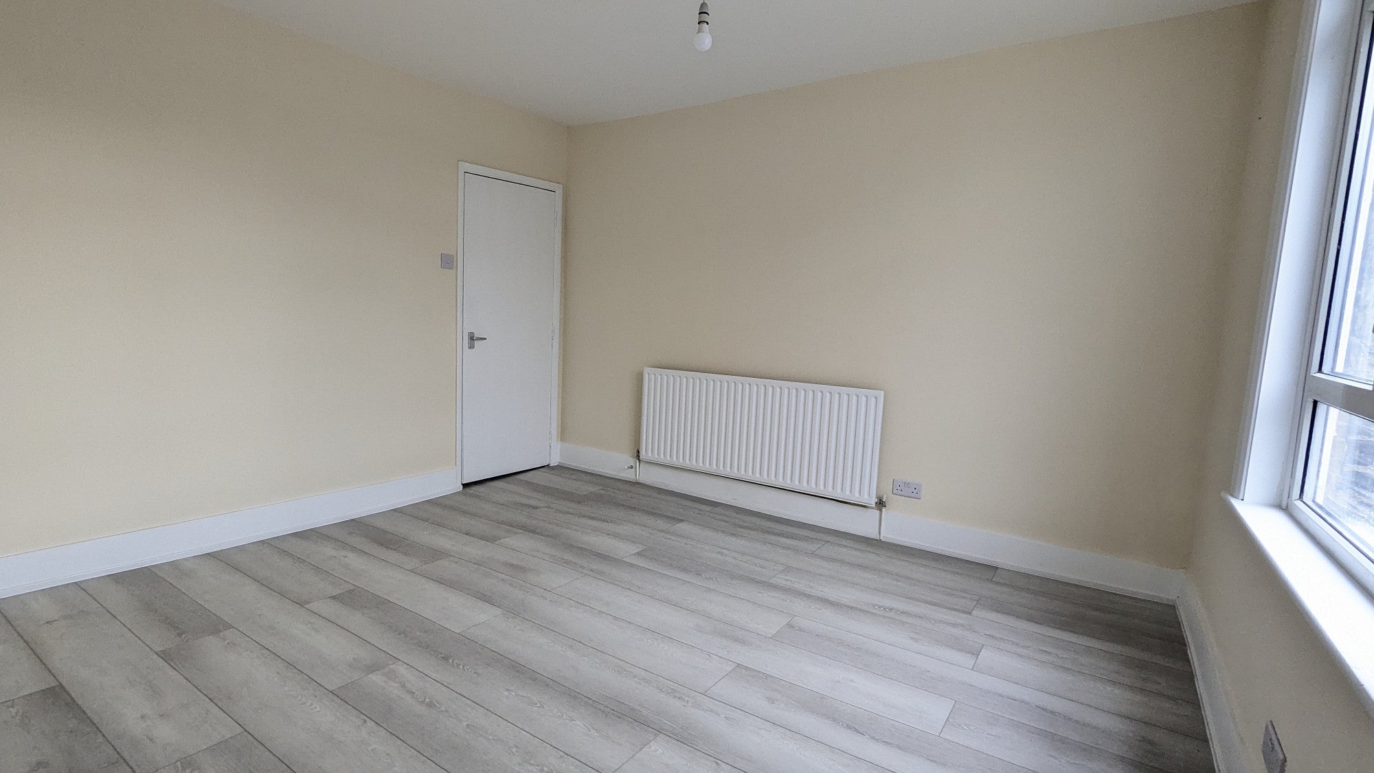 Flat Springbank Road in Greater London