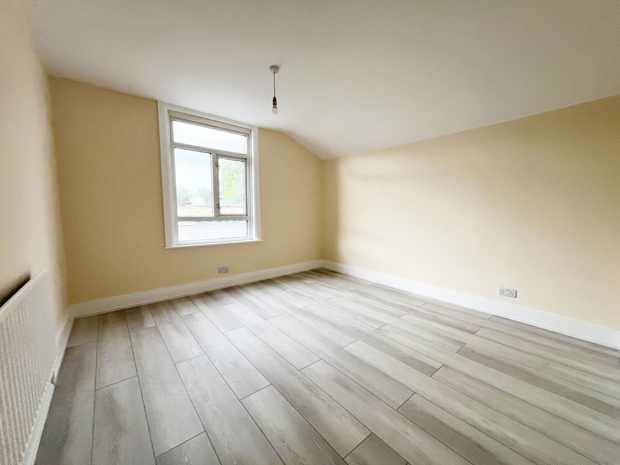 Flat Springbank Road in Greater London