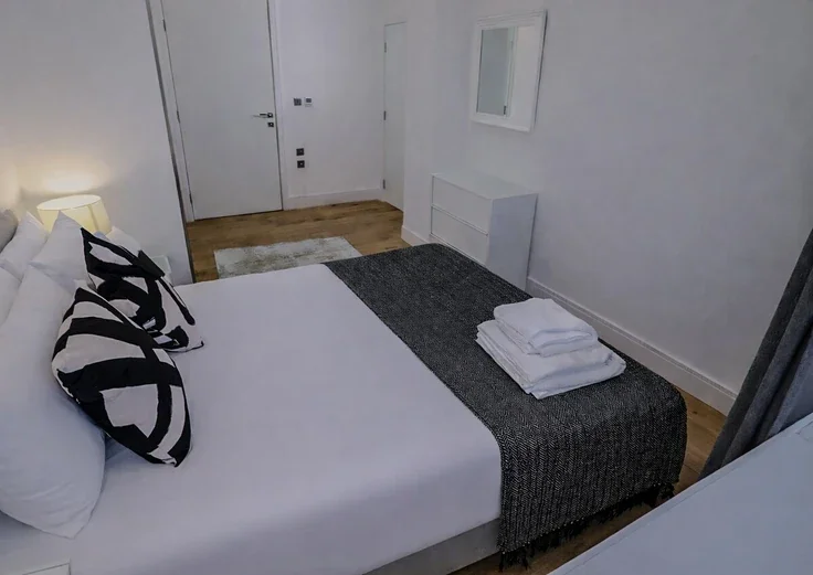 Flat Plender Street in Greater London