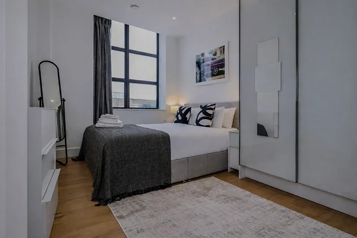Flat Plender Street in Greater London