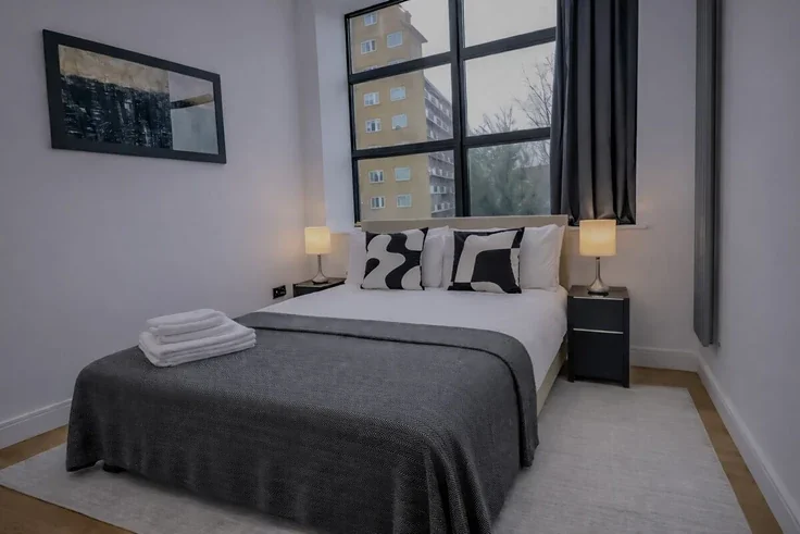 Flat Plender Street in Greater London