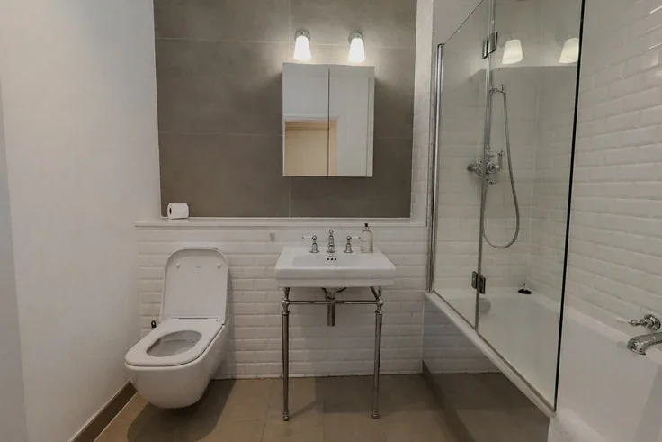 Flat Plender Street in Greater London