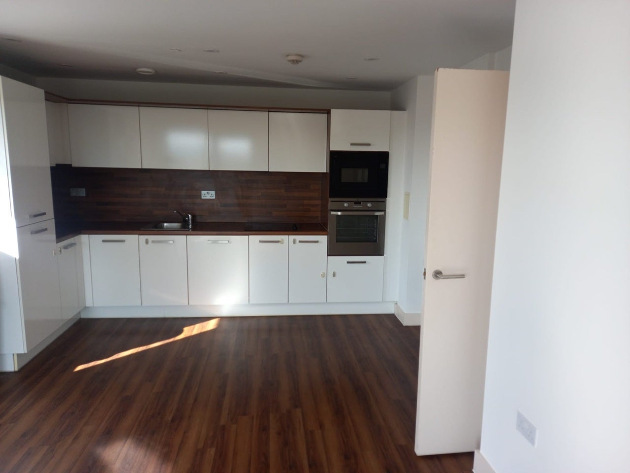 Flat Atlip Road in Greater London