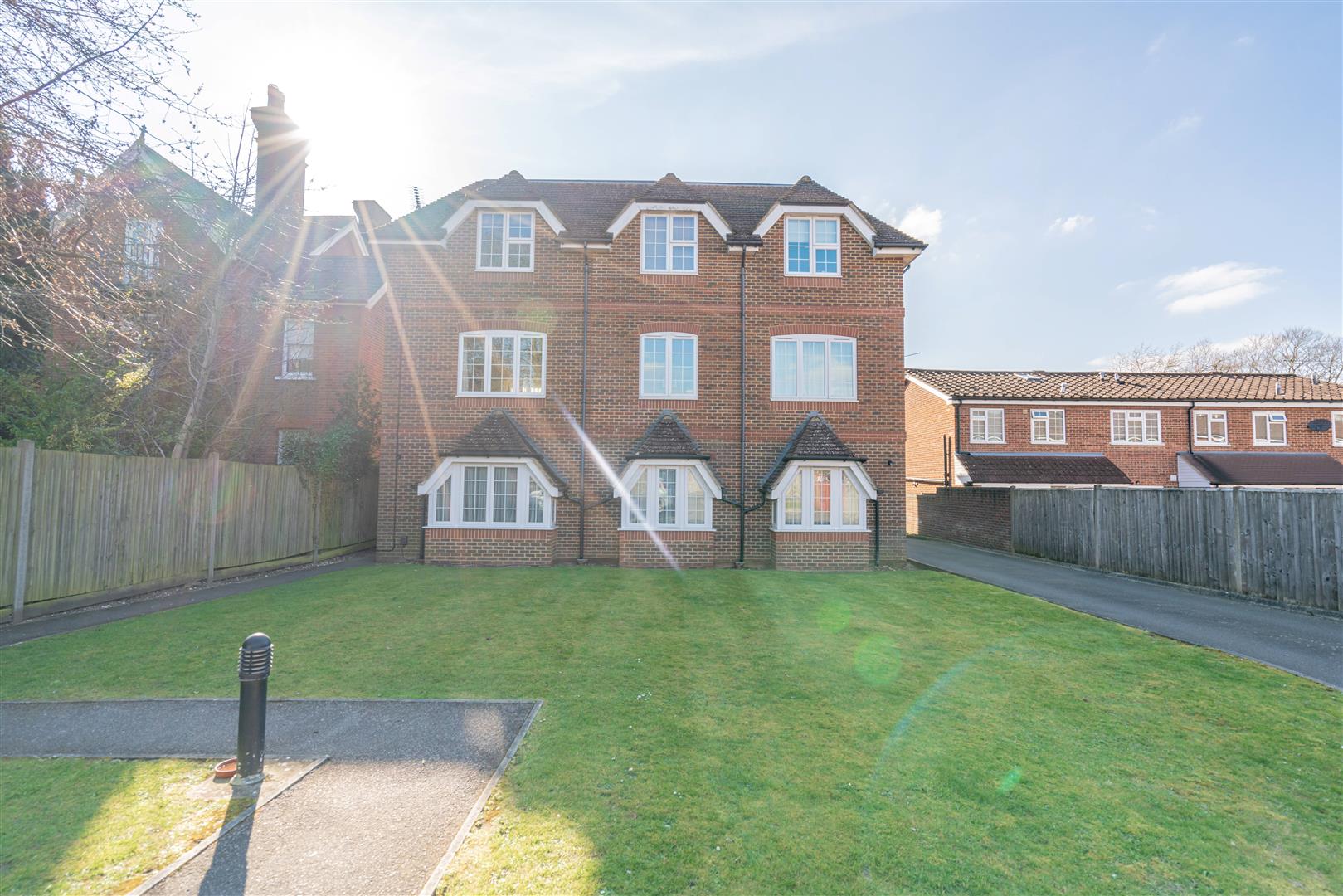 Flat Albion Road in Greater London