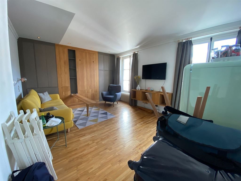 Flat Rue d'Orsel in Paris