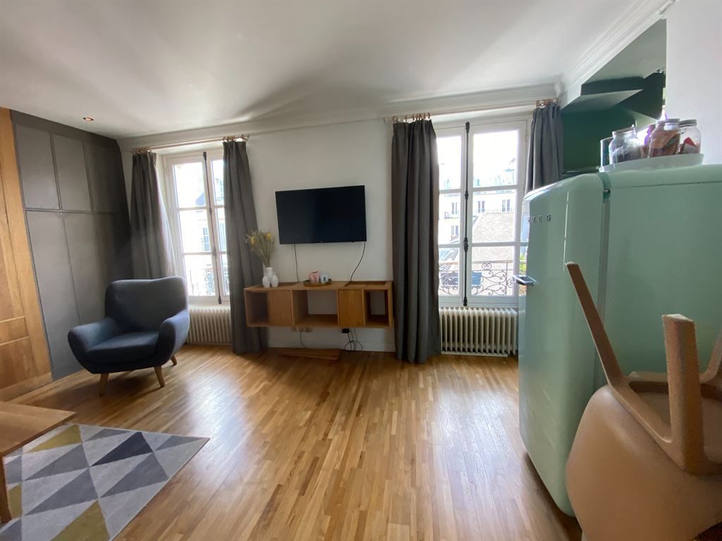 Flat Rue d'Orsel in Paris