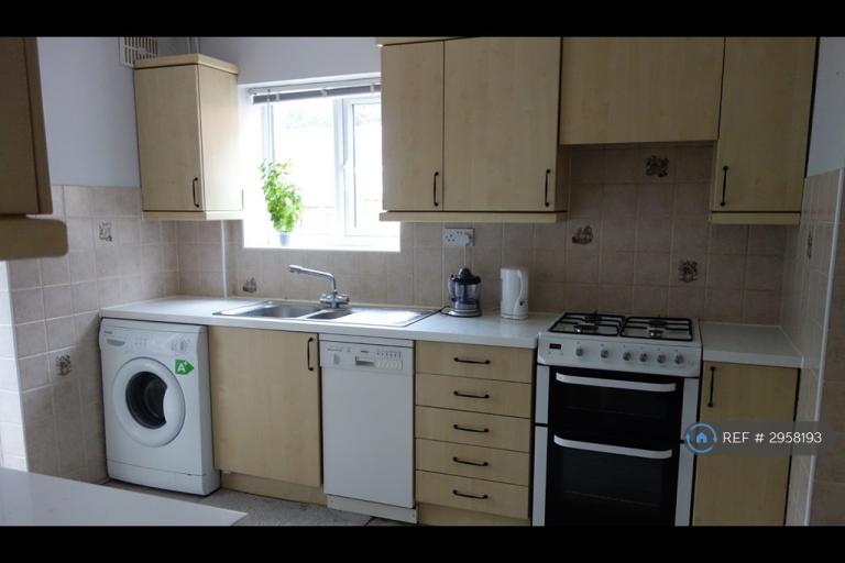 Room Spring Avenue in Borough of Runnymede