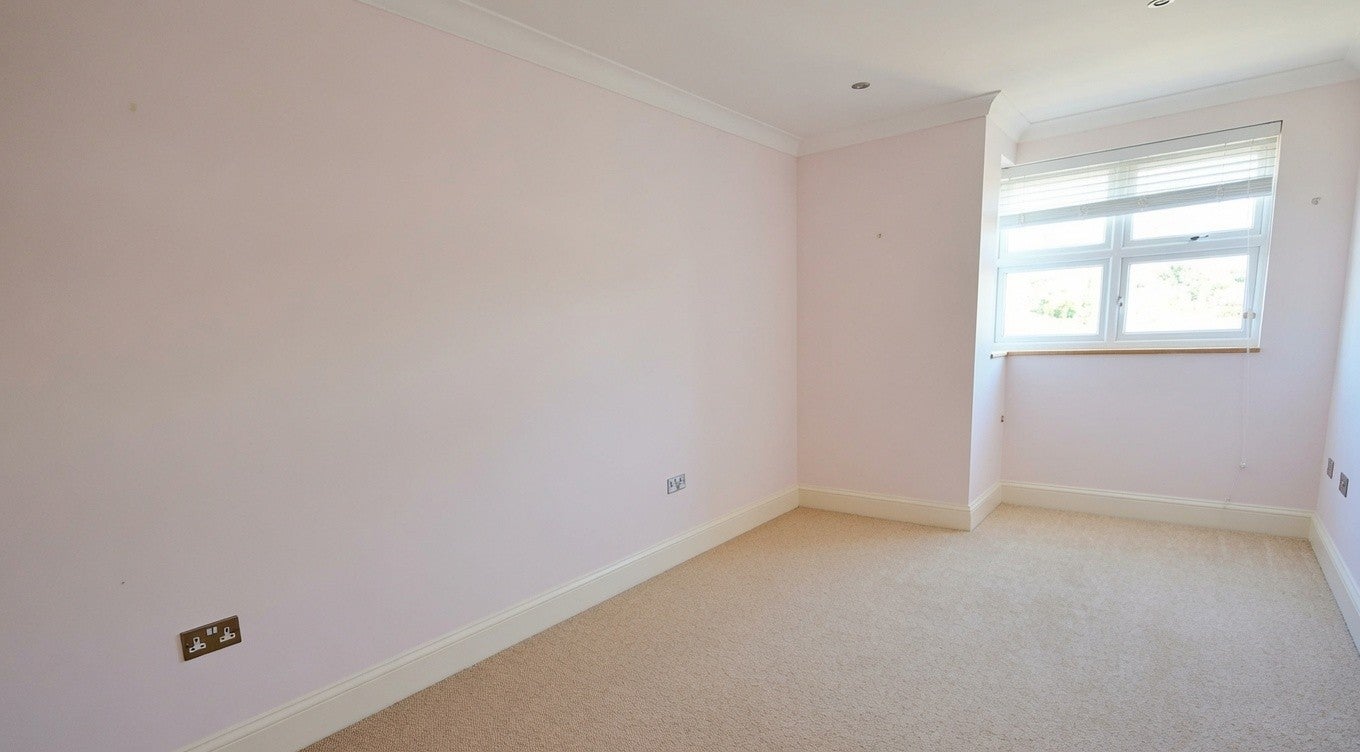 Flat Westbury Road in Greater London