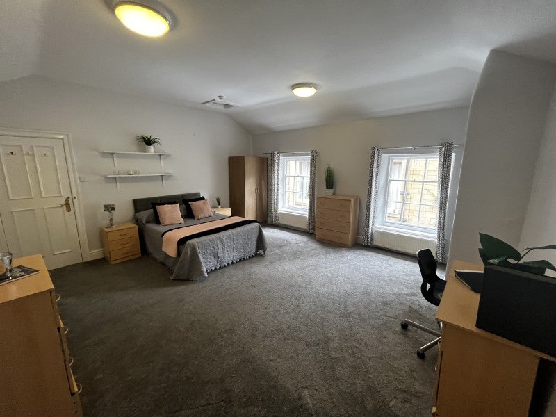 Room Cumberland Road in Leeds