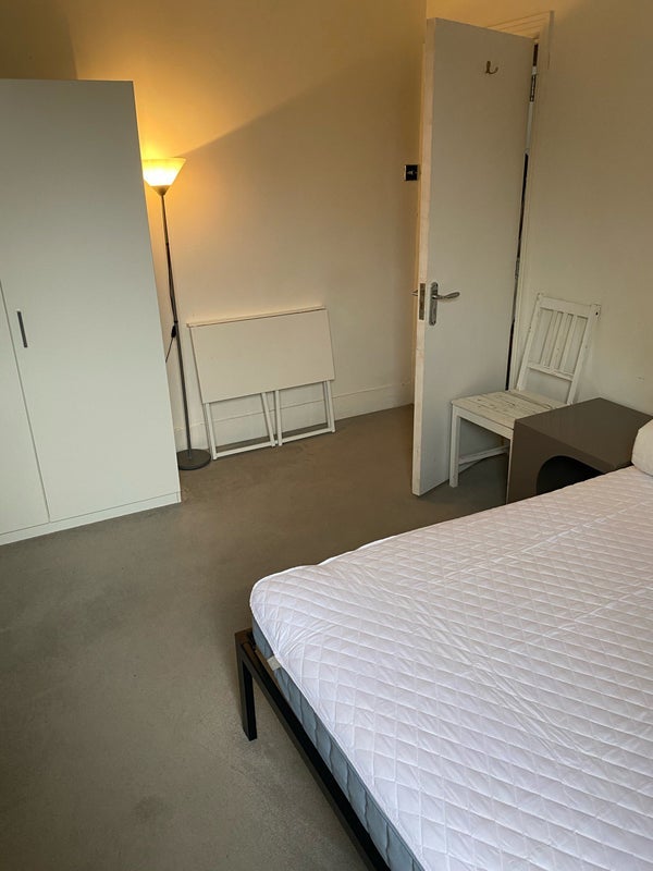 Room Kingwood Road in Greater London