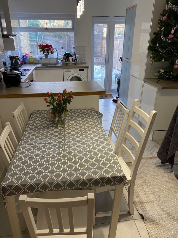 Room Kingwood Road in Greater London