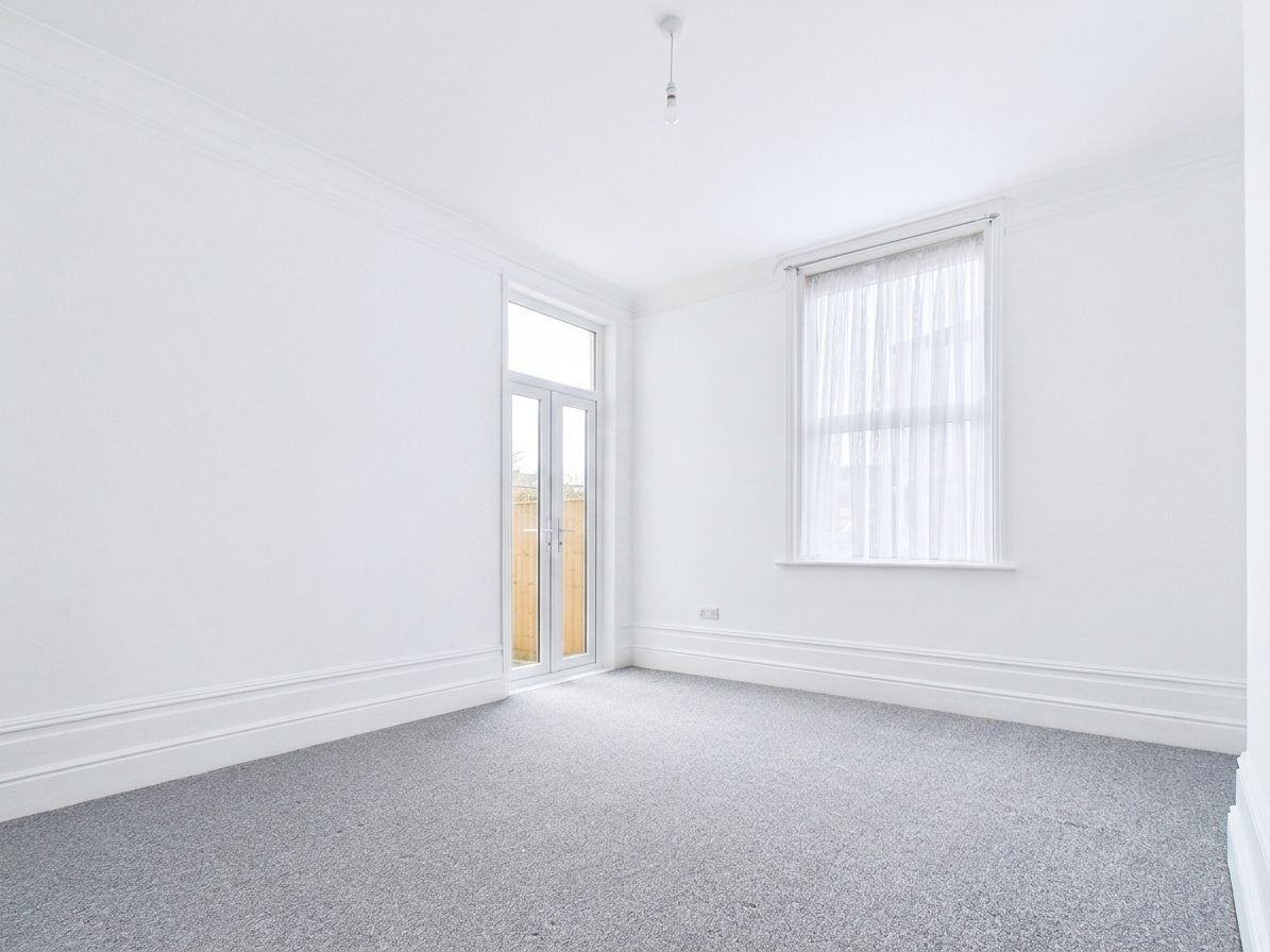 Flat Gladys Avenue in Portsmouth