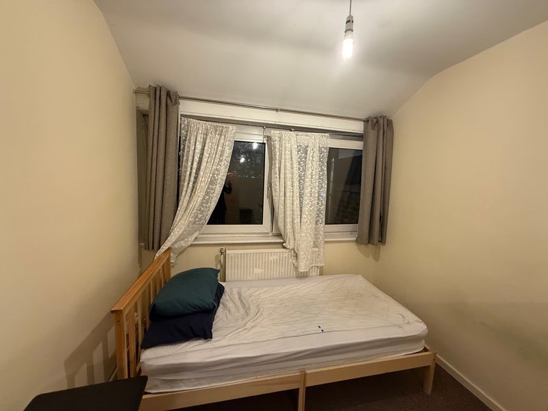 Room Sumner Road in Greater London