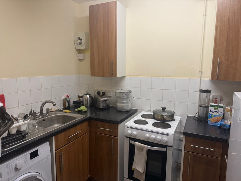 Room Sumner Road in Greater London