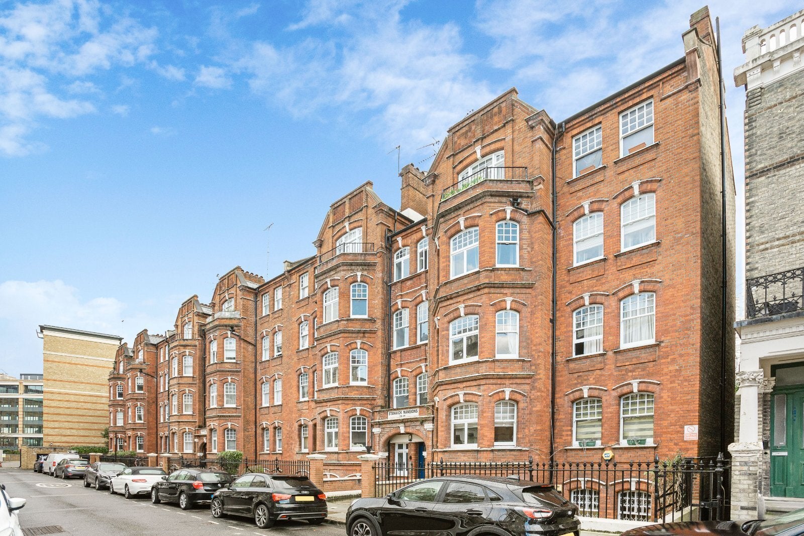 Flat Stanwick Road in Greater London