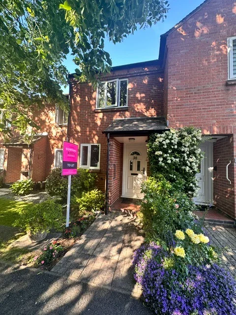 Flat Swan Road in Lichfield