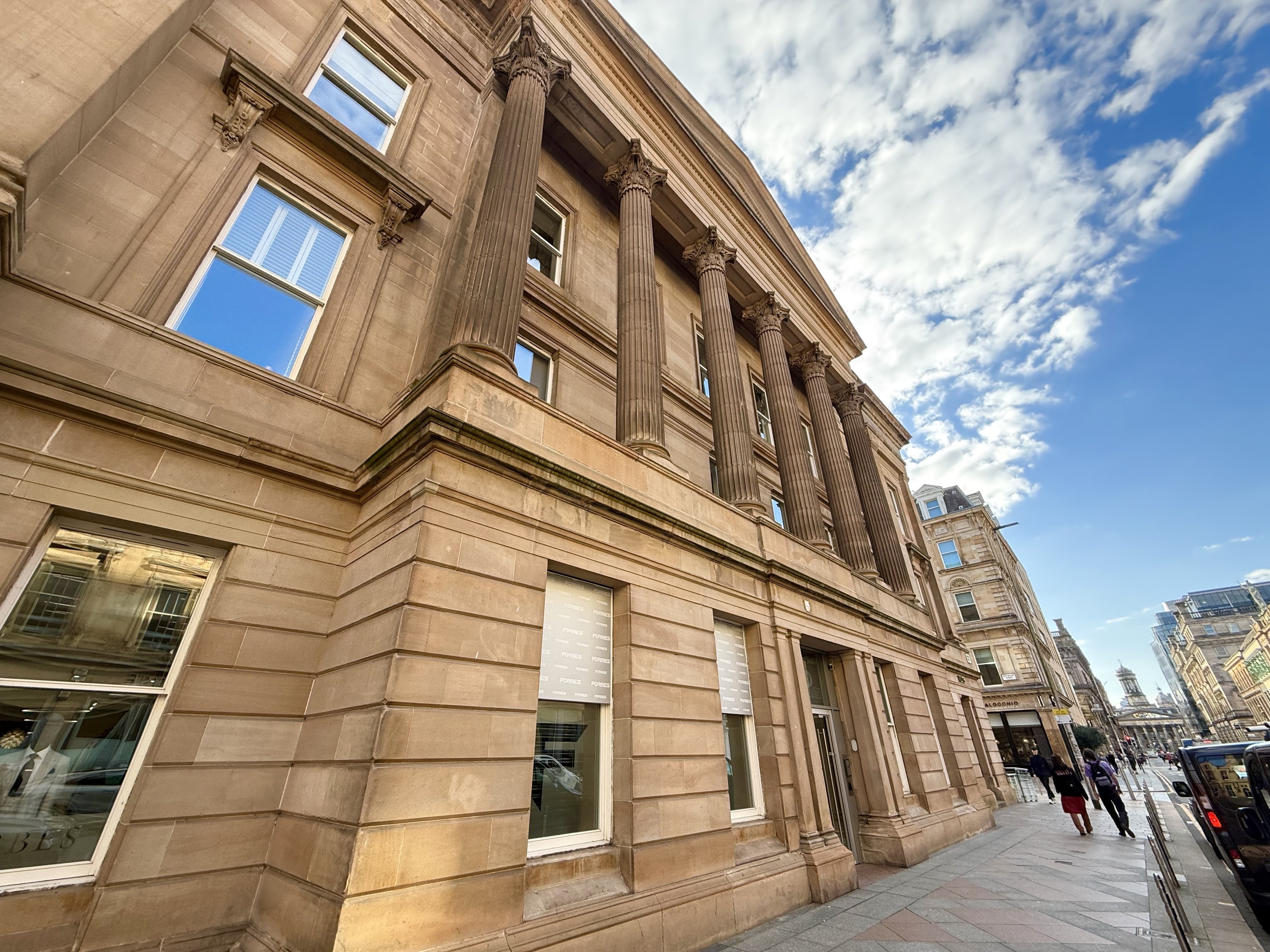Flat Ingram Street in Glasgow