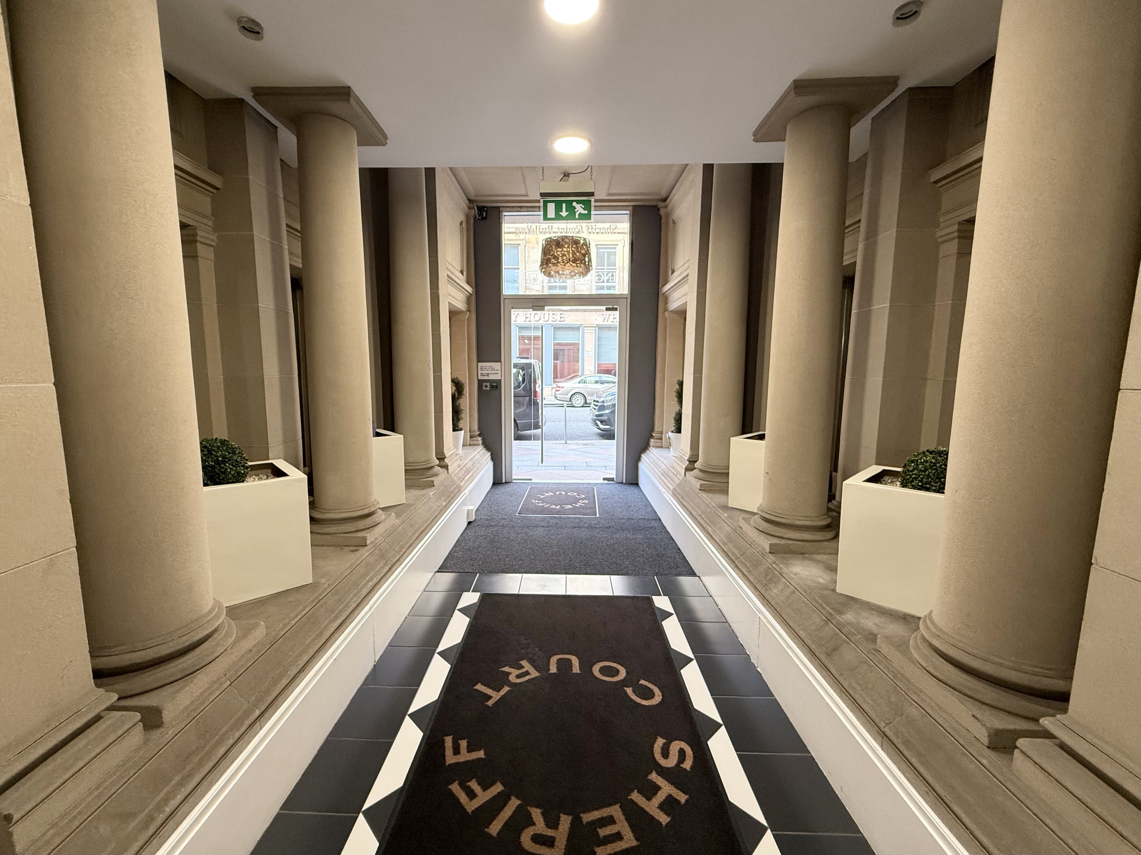 Flat Ingram Street in Glasgow