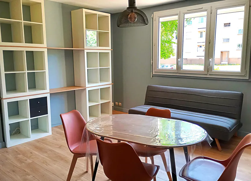 Flat Rue Perrin de la Touche in Rennes