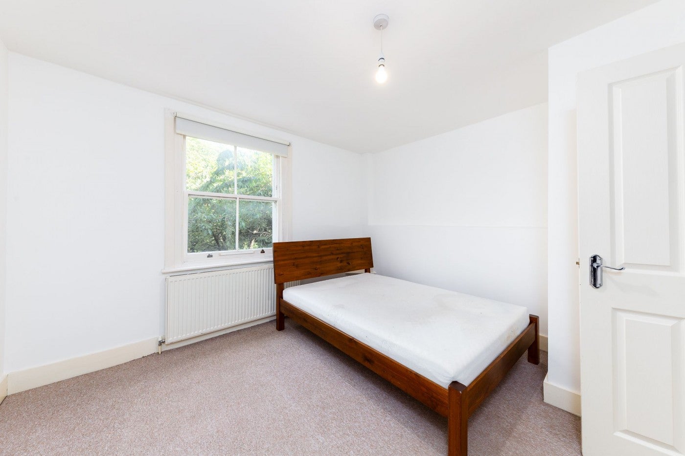 Flat Evering Road in Greater London
